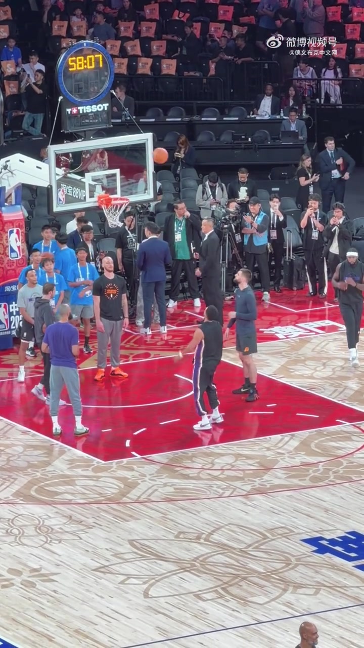 NBA中国赛现场球迷捕