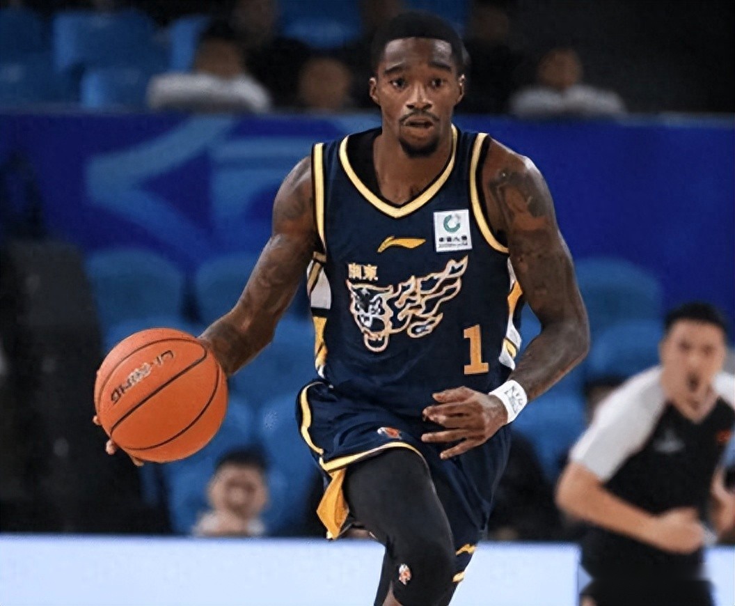 广东3外适配度太高！奎因萨姆纳轮番轰炸，萨林杰态度回暖顶内线