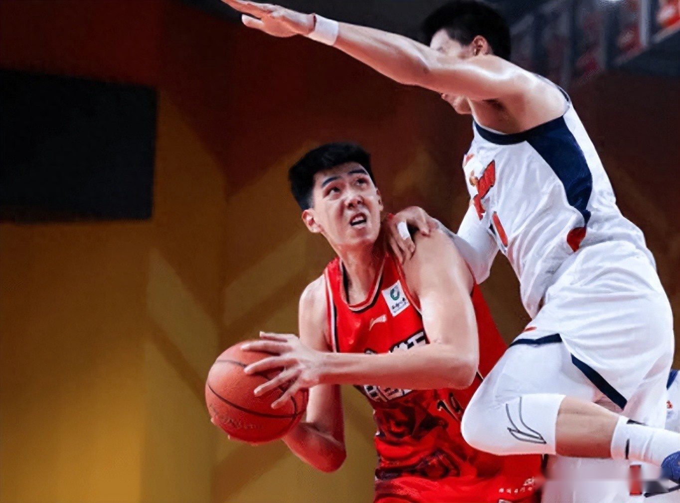 徐昕再战广东，数据差但有进步！限制萨姆纳，防守+进攻仍需总结